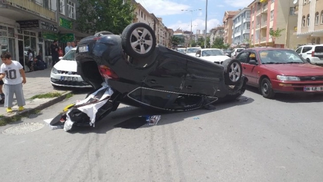 Başkentte yoldan çıkan otomobil takla attı: 1 yaralı