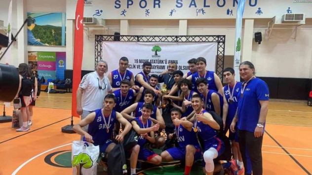 Basketbolda GKV'liler namağlup şampiyon