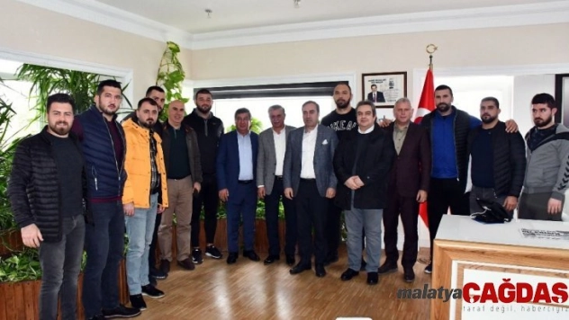 Başpehlivan Gürbüz'den Başkan Topaloğlu'na ziyaret