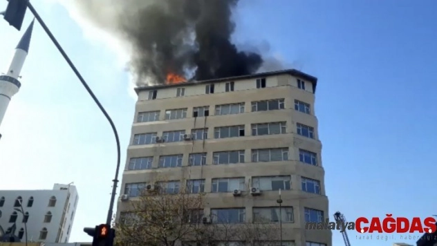 Batman'da korkutan yangın: dumanlar gökyüzünü kapladı