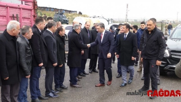 Batman Valisi Hulusi Şahin, Gercüş ilçesinde bağ ve bahçe malzemesi dağıtım törenine katıldı