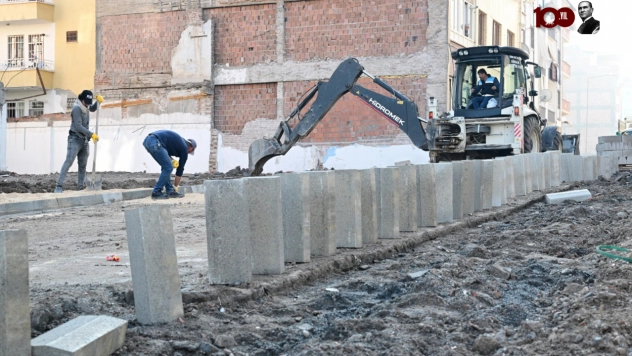 Battalgazi Belediyesi Ekiplerinden Aslanbey Mahallesi'nde Kaldırım Çalışması