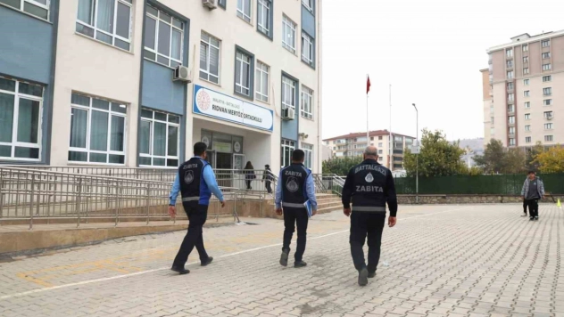 Hizmetler ilçenin dört bir yanında devam ediyor