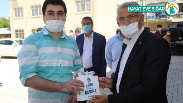 Öğrencilere sınav jesti