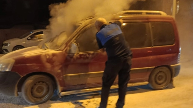 Alev Alan Aracı Battalgazi Zabıta Söndürdü