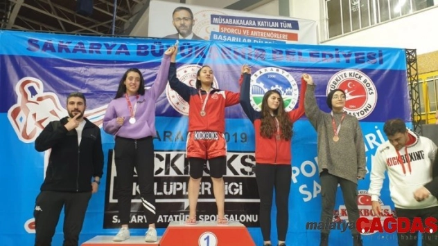 Bayanlar Kick Boks Şampiyonasında ikinci oldu