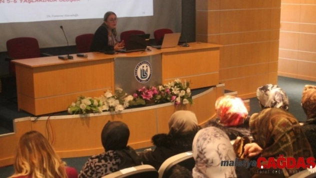 Bayburt'ta 'Anne Üniversitesi' projesi kapsamında anneler eğitimlerini sürdürüyor