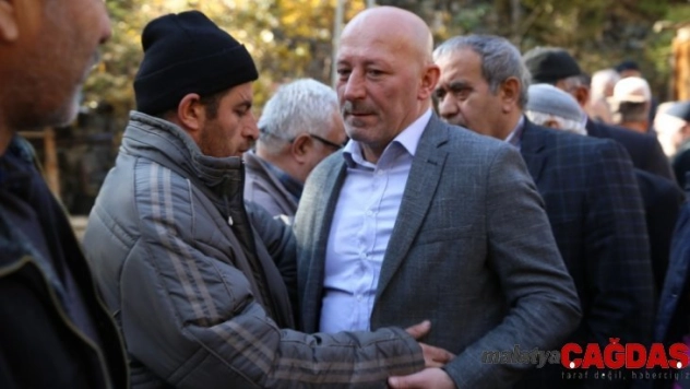 Bayburt'ta evde çıkan yangında hayatını kaybeden 2 kardeş ile halaları toprağa verildi