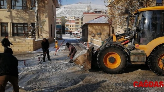 Bayburt'ta karla mücadele sürüyor