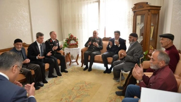 Bayramda şehit aileleri unutulmadı