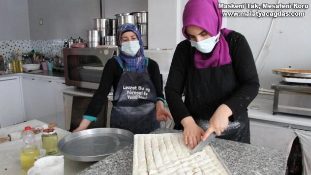 Bayramın tadı 'Ev yapımı baklava' pandemide de yoğun talep görüyor