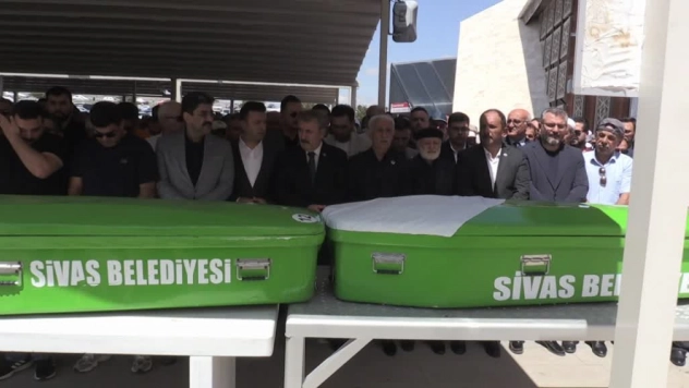 BBP Lideri Mustafa Destici, Sivas'ta Fatma Polat'ın Cenaze Törenine Katıldı