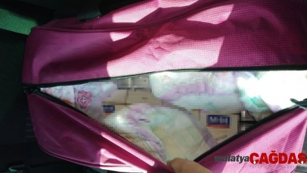 Bebek bezi ve ısıtıcının içinden kaçak sigara çıktı