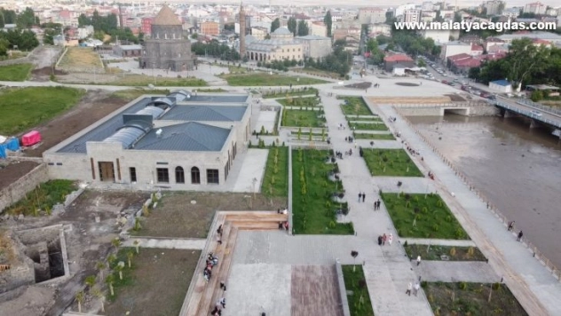 Bedesten ve Konağın çevre düzenlemesi çalışmaları sürüyor
