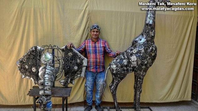 Belçika'dan sipariş aldı, atık hurdaları sanat eserine dönüştürüyor