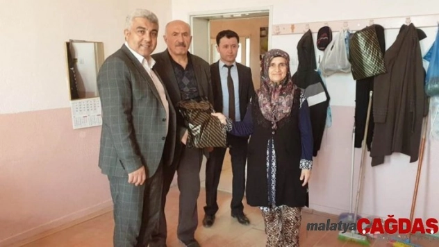 Belediye Başkanı Çalışkan'dan özel öğrencilere hediye