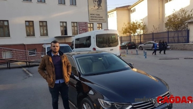 Belediye başkanı, makam aracını gazinin hizmetine sundu