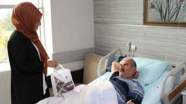 Belediye personelinden hastalara ziyaret