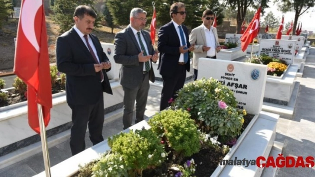 Belediye şehitlikte bakım çalışması başlattı