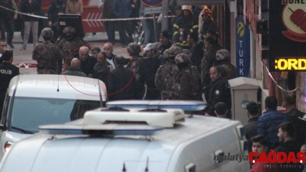 Benzin bidonu ve tüfekle berber dükkanını basan şahıs 3 saat sonra ikna edildi