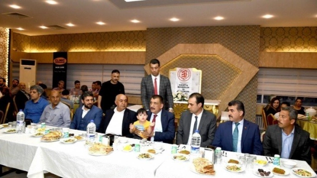 Berberler ve Kuaförler Odasından iftar yemeği