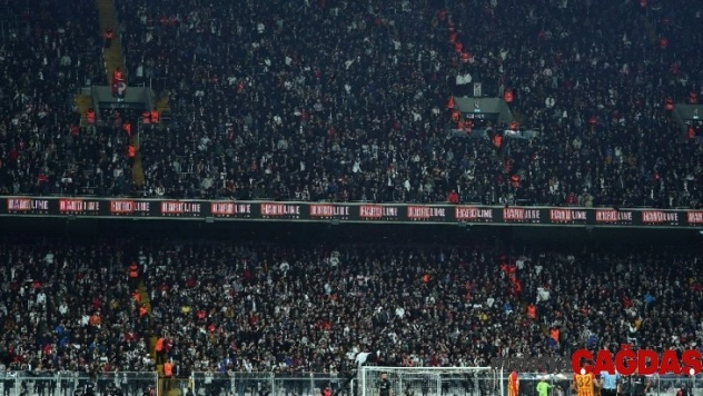 Beşiktaş'ta soğuğa rağmen tribünler doldu