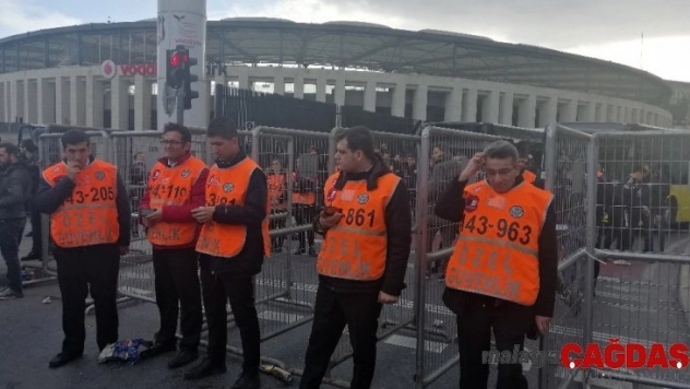 Beşiktaş taraftarları Kadıköy'e hareket etti