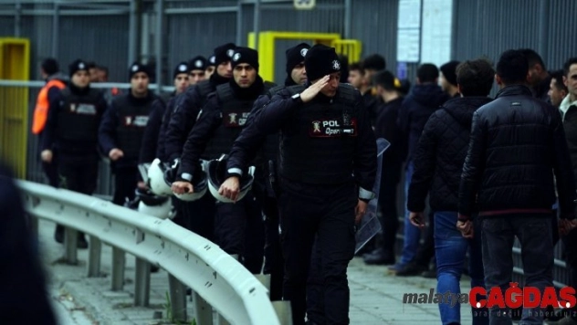 Beşiktaş taraftarları stada geldi