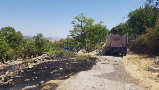 Besni'de anız yangını