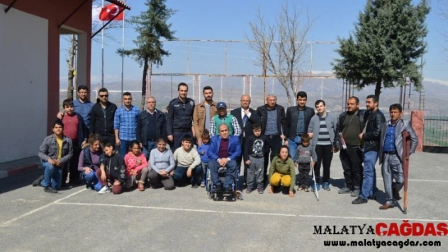 Besni'de Engelliler Derneğinden özel okula ziyaret