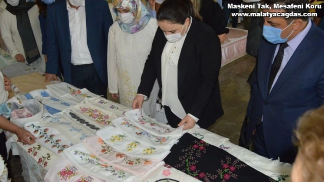 Besni'de hayat boyu öğrenme sergisi açıldı