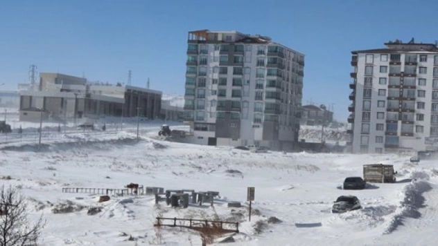 Besni'de kar yağışı yerini tipiye bıraktı