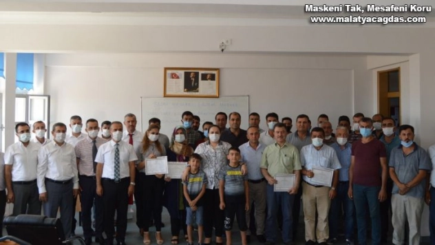 Besni'de mesleki eğitim merkezi kursiyerleri diplomalarına kavuştu