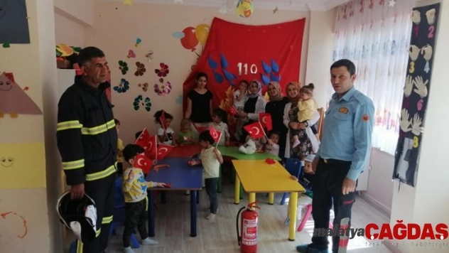 Besni'de miniklere itfaiye mesleği tanıtıldı