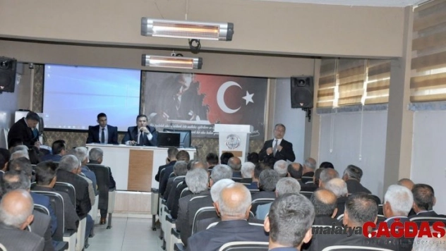 Besni'de muhtarlar toplantısı yapıldı