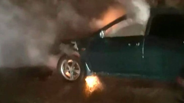 Besni'de otomobil yandı