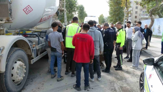 Beton mikserinin çarptığı kadın yaralandı