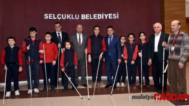Beyaz Baston Görme Engelliler Haftasında öğrencilerden Başkan Pekyatırmacı'ya ziyaret