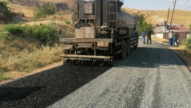 Beyaz Pınar Mezrası'nda Asfalt Çalışmaları Başladı