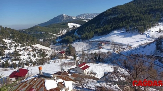 Beyaza bürünen yaylalarda kartpostallık manzaralar