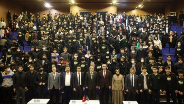 Beyazgül derece yapan öğrencilerle bir araya geldi