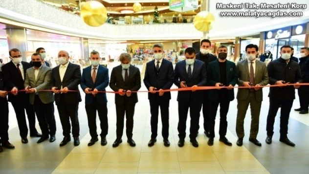 Beydağı Gençlik Merkezi'nin sergisi AVM'de açıldı