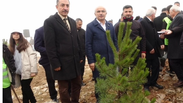 Beydağı'nın etekleri 10 bin 444 ağaçla geleceğe nefes oldu