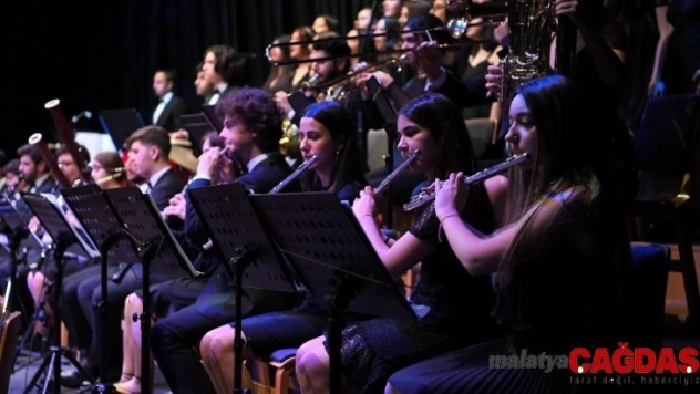 Beylikdüzü'nde gençler öğretmenler için sahnedeydi