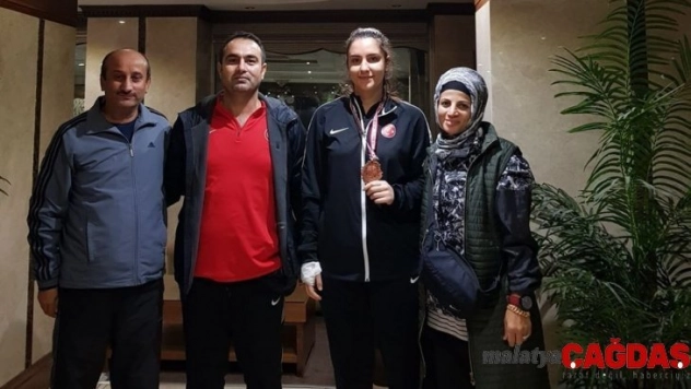 Beyza Basma Türkiye Üçüncüsü