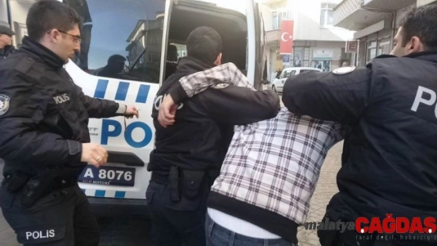 Bıçakla banka soymaya çalışan zanlı yakalandı