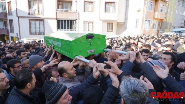 Bıçaklanarak hayatını kaybeden lise öğrencisi toprağa verildi