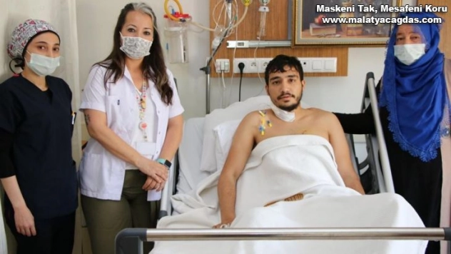 Bıçaklanma sonucu kalbi duran genç, hastanede hayata döndü