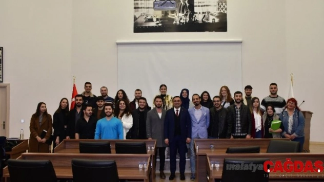 Biga Belediye Meclisi toplantısına gençler damga vurdu