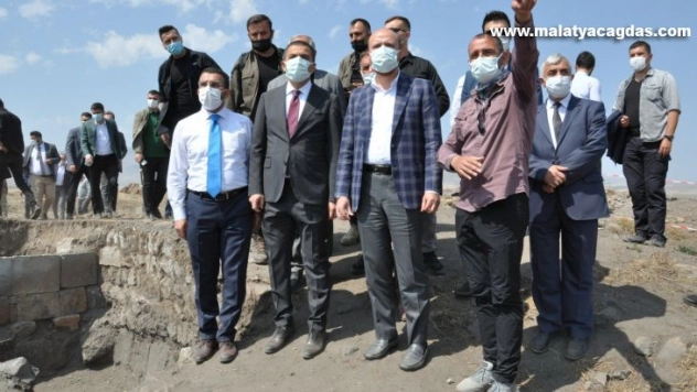 Bilal Erdoğan, Malazgirt Zaferi etkinlikleri öncesi Ani Ören Yeri'ni gezdi